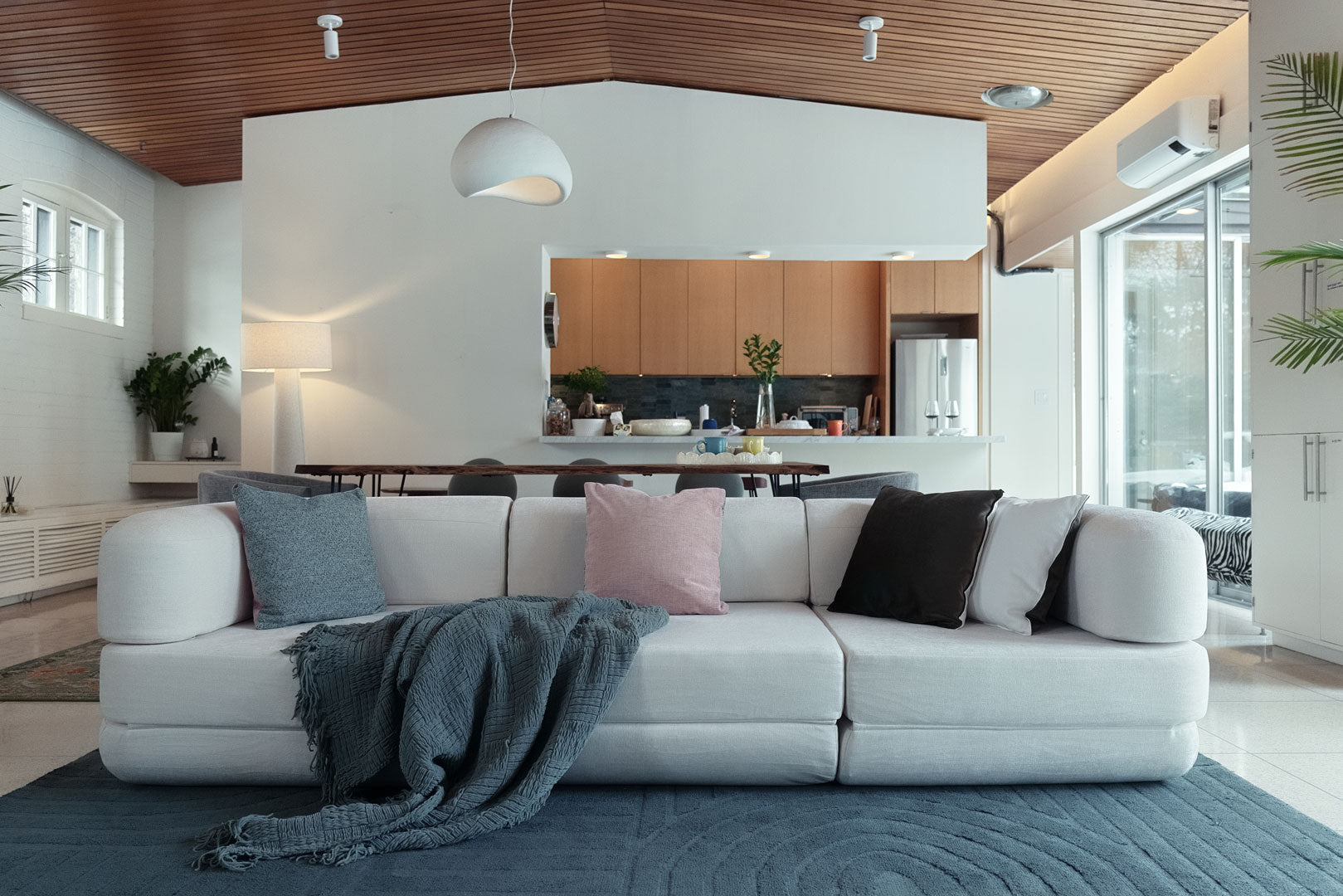 What Is a Boneless Couch? Everything You Need to Know (2026) – Rezy ...